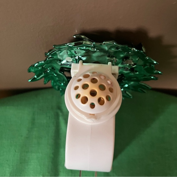 Bath & Body Works Wallflower Christmas Wreath Holiday Decor - Picture 4 of 11